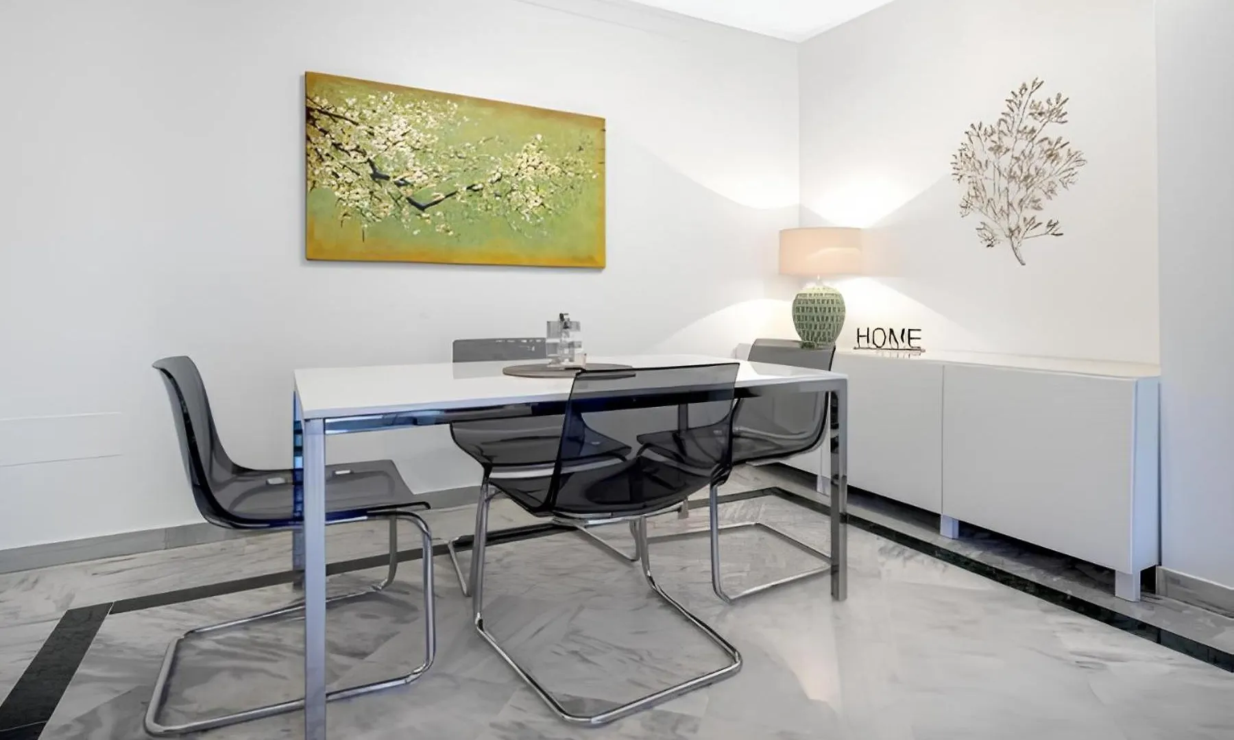 Charming Apartment With Terrace And Garden In Marbella