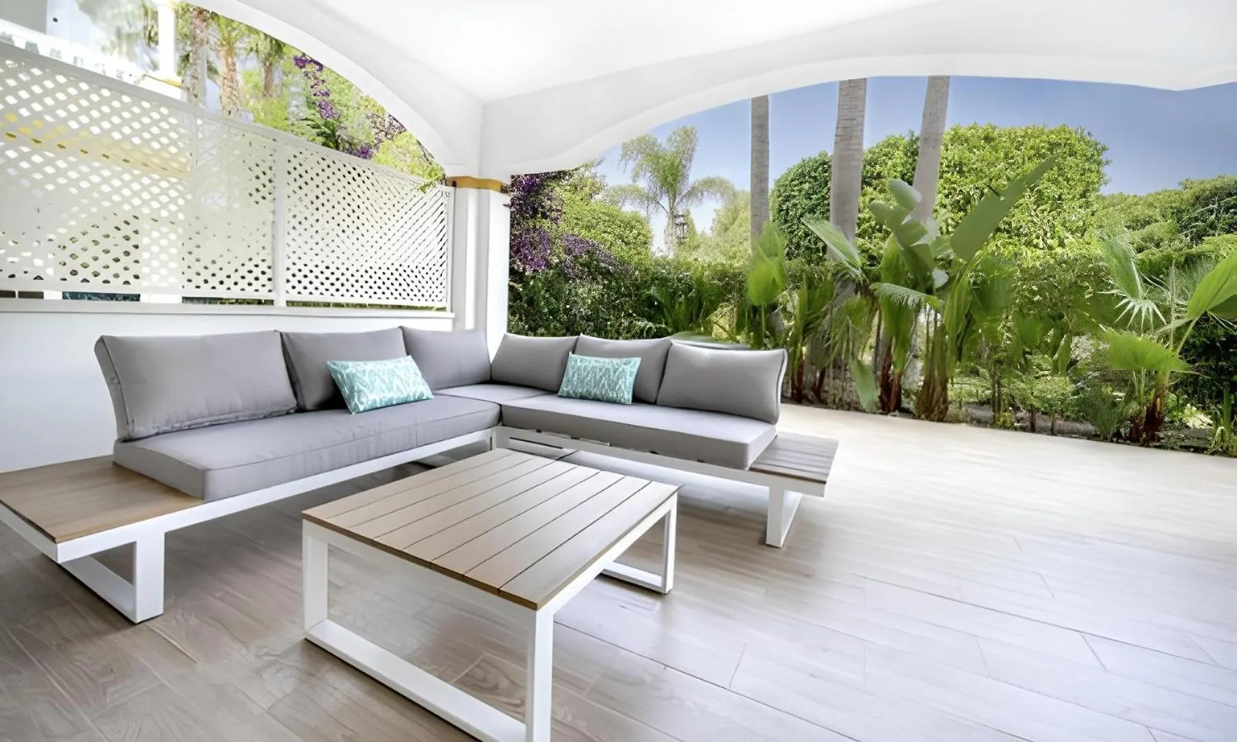 Charming Apartment With Terrace And Garden In Marbella